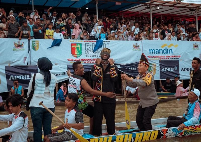PT Riau Petroleum Rokan Meriahkan Penutupan Pacu Jalur 2025 di Teluk Kuantan